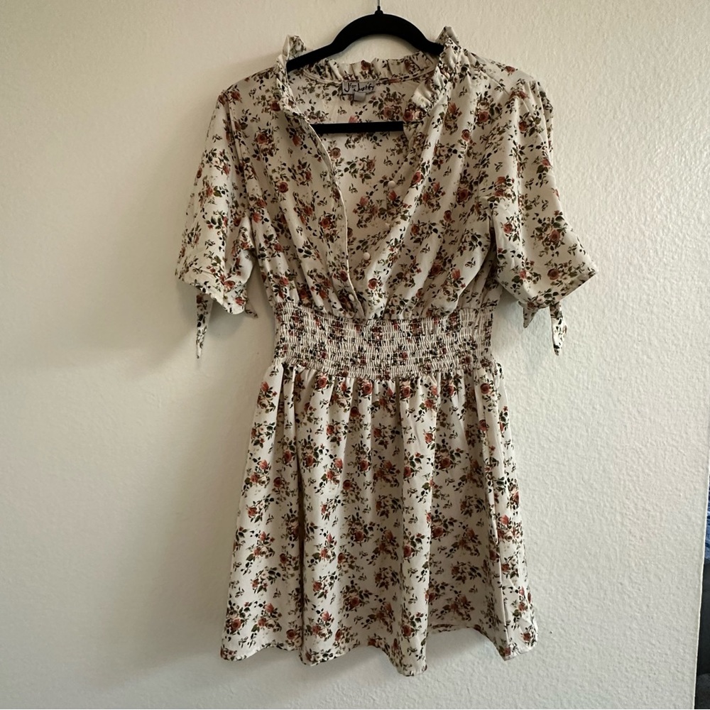 Floral summer dress with collar